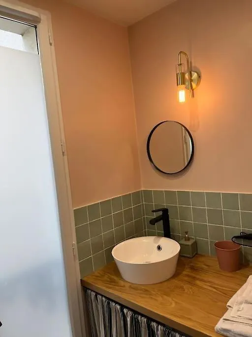 Lovely Renovated 1 Bedroom Apartment In Montmartre Paris